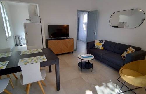 Beziers Villa | Gîte LES OLIVIERS located in a quiet area among the pines, close to the beaches