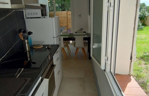 Beziers Villa | Gîte LES OLIVIERS located in a quiet area among the pines, close to the beaches