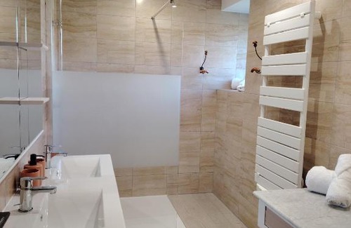 Lhuis House | Gite Les Platanes