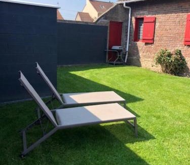 Andres House | Gite Les Volets Rouges