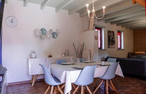 Andres House | Gite Les Volets Rouges