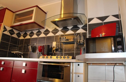 Decize Cottage | Gîte "Loire" park with trees bordering the Loire in a small tourist town.