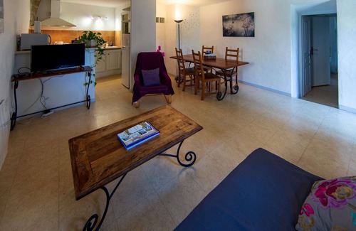 Cabrieres-d'Avignon Apartment | Gite Lou Bancaou classified 2 * in stone property in the village center