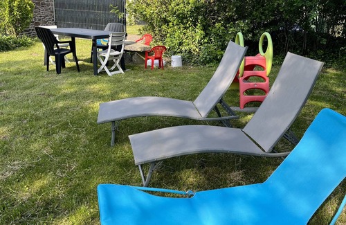Saint-Pere House | Gite near the banks of the RANCE with garden (2 adults and 2 children)