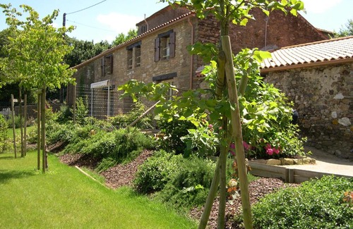 Saint-Pierre-du-Chemin House | Gite Pierre Rose