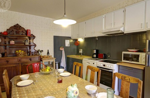 Saint-Symphorien-de-Lay Cottage | Gite Saint-Symphorien-de-Lay, 2 bedrooms, 4 persons