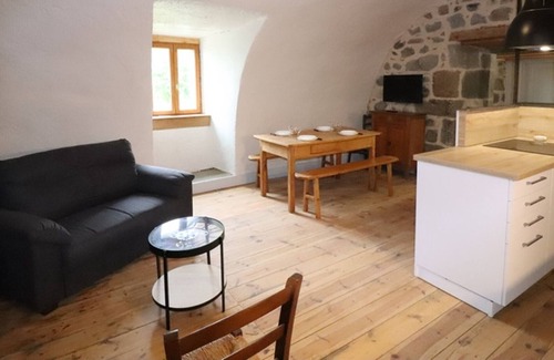 Saint-Jacques-des-Blats Cottage | Gite Saint-Jacques-des-Blats, 2 bedrooms, 4 persons