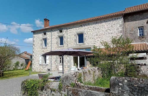 Saint-Estephe Cottage | Gite Saint-Estèphe, 5 bedrooms, 15 persons