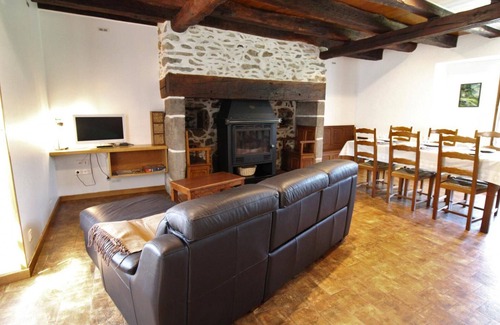 Saint-Illide Cottage | Gite Saint-Illide, 3 bedrooms, 6 persons