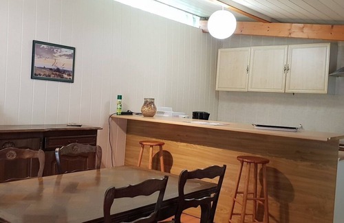 Penne-d'Agenais Condo | GÎTE TOURNESOL campagne, 2 bedrooms, 6 Pers. + sofa for 2 children, indoor swimming pool