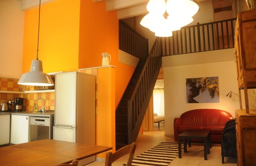 Cahuzac-sur-Vere Apartment | Gite Uranus Entre les Vignes Avec Grande Piscine Dans le Triangle D'or