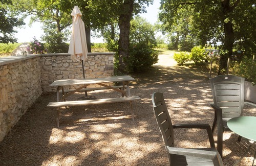 Cahuzac-sur-Vere Apartment | Gite Uranus Entre les Vignes Avec Grande Piscine Dans le Triangle D'or