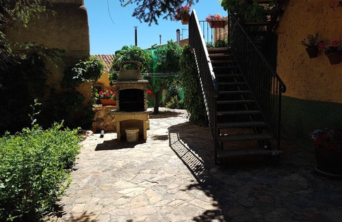 Gallocanta Cottage | Gite with garden Gallocanta Nature Reserve.