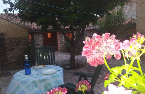 Gallocanta Cottage | Gite with garden Gallocanta Nature Reserve.