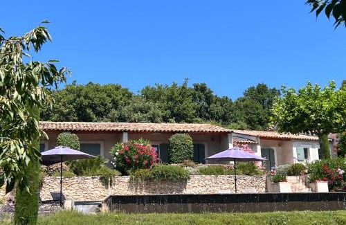 Saint-Saturnin-les-Apt Apartment | Gite with Pool, 900 metres walk to Saint Saturnin Les Apt