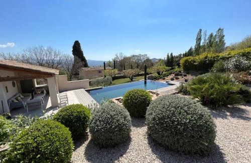 Saint-Saturnin-les-Apt Apartment | Gite with Pool, 900 metres walk to Saint Saturnin Les Apt