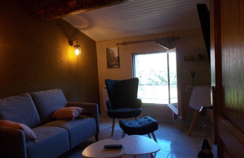 Jonquerettes Bed & Breakfast | Gite with swimming pool and patio.