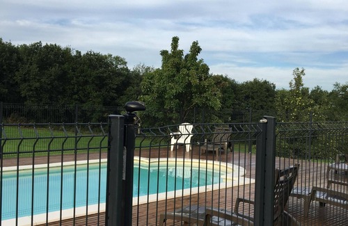 Camarade Cottage | Gîte with swimming pool and view of the Pyrenees
