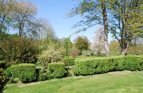 Le Plessis-Luzarches Apartment | Gites aux Fleurs de Cerises