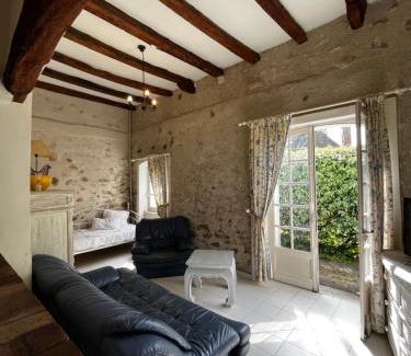 Le Plessis-Luzarches Apartment | Gites aux Fleurs de Cerises