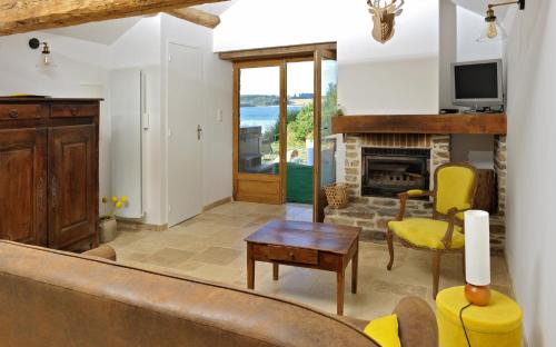 Salles-Curan House | Gites Domaine du Charouzech