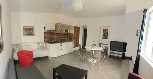 Charleval Apartment | GitesLuberon 2 F2