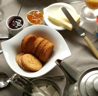 Saint-Coulomb Bed & Breakfast | GIVERNY COTTAGE