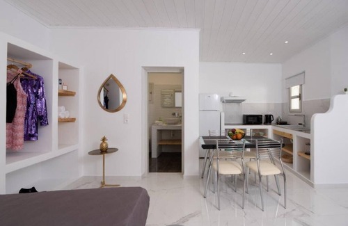 Perivolos Apartment | GK in SANTORINI HOME ART
