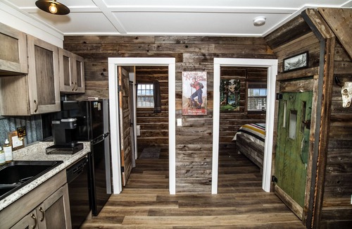 Columbia Falls Cabin | Glacier Park historic cabin couples /honeymoon /weddings/families HOT TUB views
