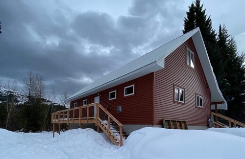 Essex Cabin | Glacier Park VRBO Luxury Cabin
