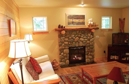 Warnick Cabin | Glacier Springs Cabin #bedrooms, 2 Baths - hot Tub! Pet Friendly!