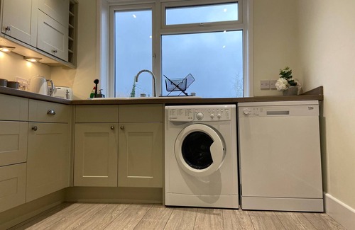 Netley Apartment | Gladstone Apartments by Bluebell Rooms