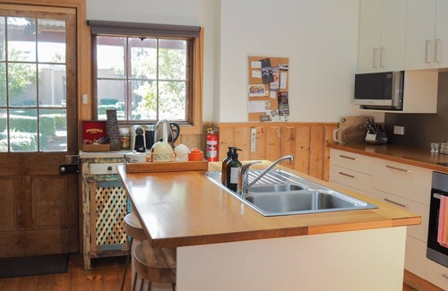 Beechworth Cottage | Gladstone House - quaint and short walk into town