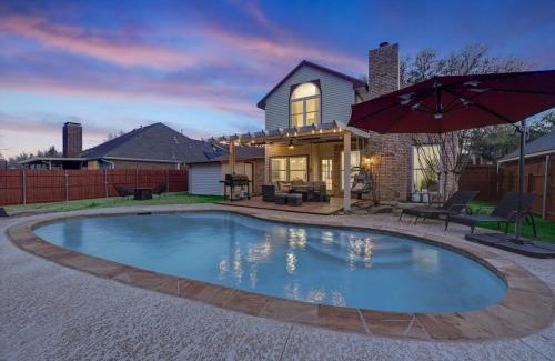 Mesquite House | Glamorous 4BR 2,5BA Holiday Home with Pool, Game Room & Fire Pit