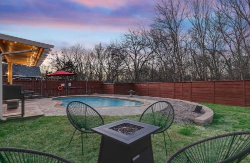 Mesquite House | Glamorous 4BR 2,5BA Holiday Home with Pool, Game Room & Fire Pit