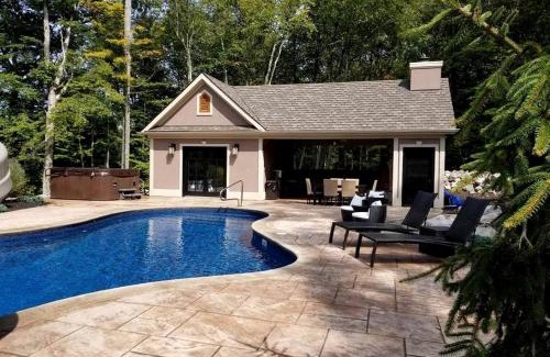 Pine Bush House | Glamorous Cottage Rental with Outdoor Lounge and Pool on 40 Acres in Pine Bush, New York