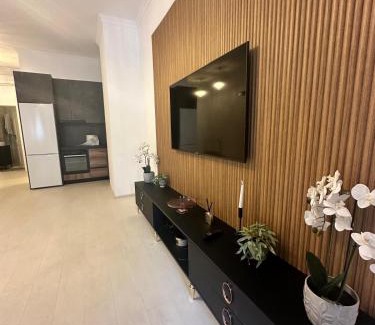 Braila Apartment | Glamorous One