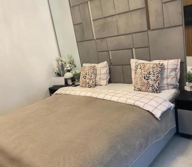 Braila Apartment | Glamorous Two