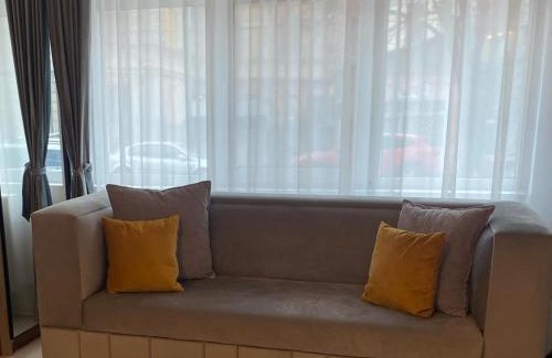 Braila Apartment | Glamorous Two