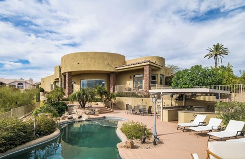 Fountain Hills House | Glamorous Villa Overlooking Stunning Desert Views