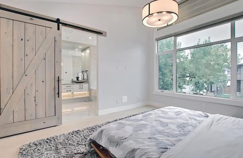 Glenbrook House | Glamorous Vines , 10 minutes to Downtown