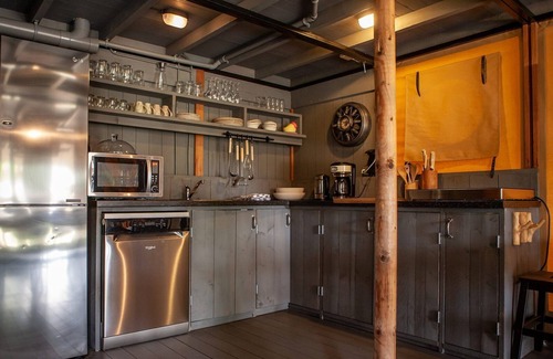 Uden House | Glamping 8-person Safari tent