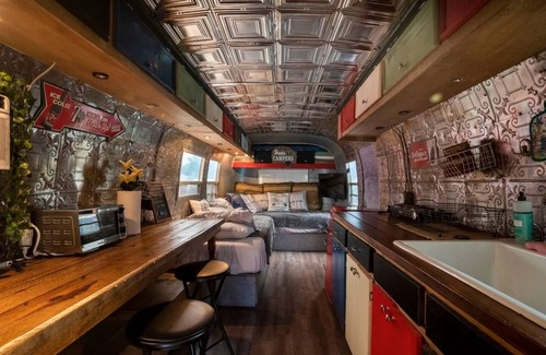 Travis County House | Glamping in Austin - 1975 Avion