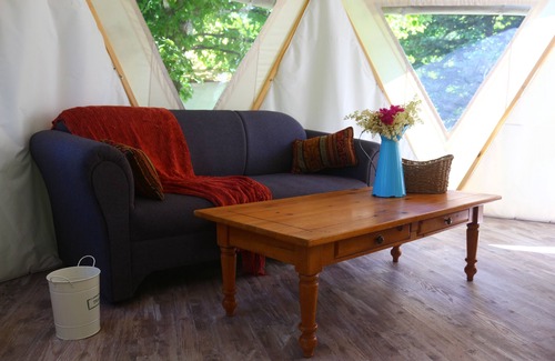 Port Hope Bed & Breakfast | Glamping in nature at Yome Tallulah near Historic Port Hope