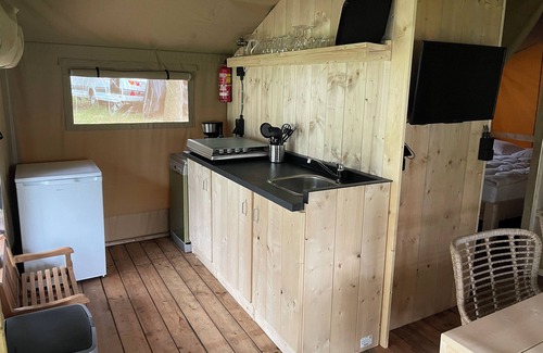 Beerze Cabin | Glamping in safari style! A luxurious and stylishly furnished glamping tent!