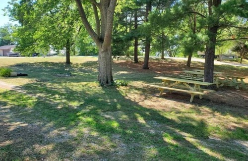 New Boston House | Glamping Near the river - 1 Bedroom Cabin
