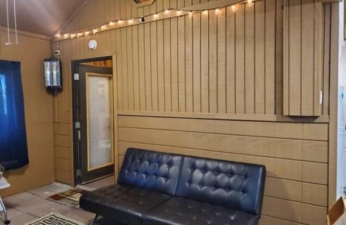 New Boston House | Glamping Near the river - 1 Bedroom Cabin