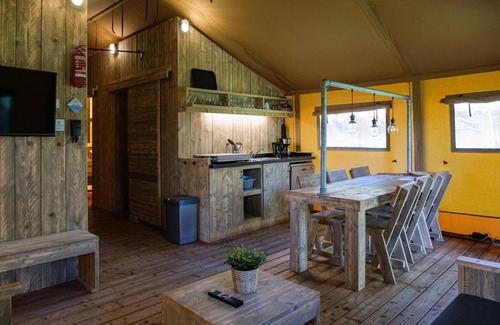 Beerze Cabin | Glamping on the river side