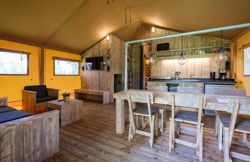 Beerze Cabin | Glamping on the river side