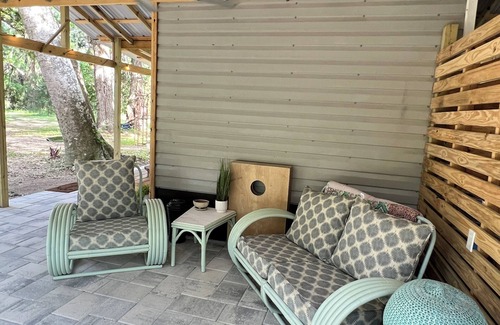 Gainesville Cabin | Glamping with A/C bedroom and luxury bath near UF and Springs